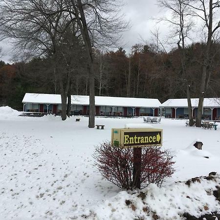 Warrensburg Inn & Suites - 6 Mi To Lake George Exterior photo